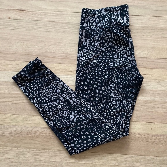 Talula by Aritzia Leopard print Leggings size M - Picture 1 of 5